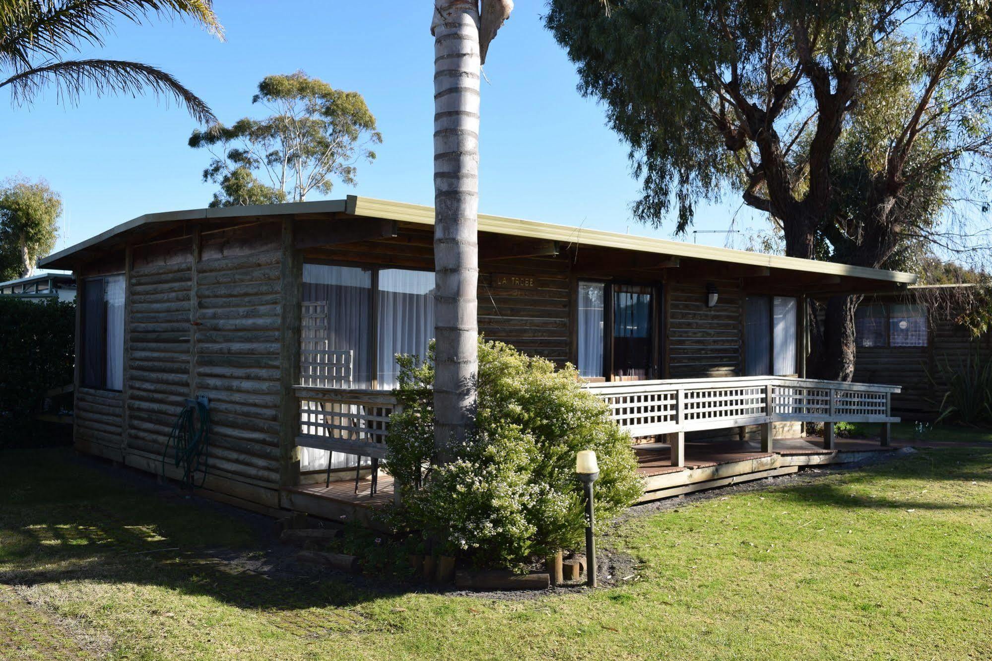 Lazy Acre Log Cabins Lakes Entrance Dış mekan fotoğraf