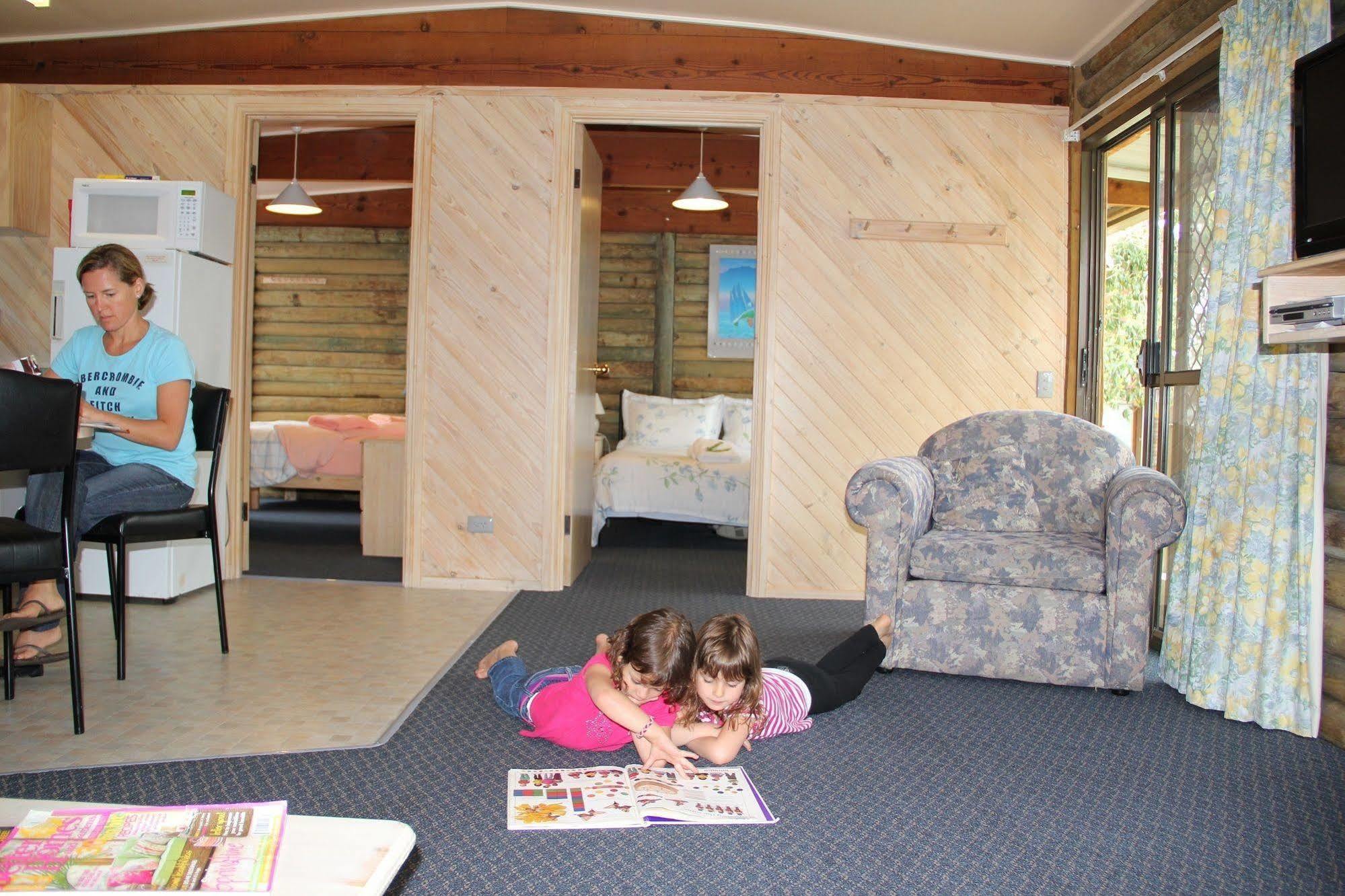 Lazy Acre Log Cabins Lakes Entrance Dış mekan fotoğraf