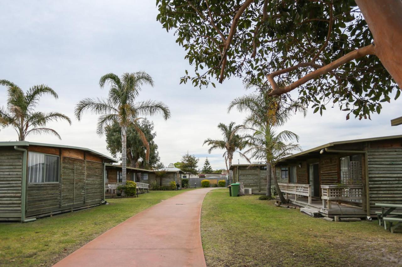 Lazy Acre Log Cabins Lakes Entrance Dış mekan fotoğraf