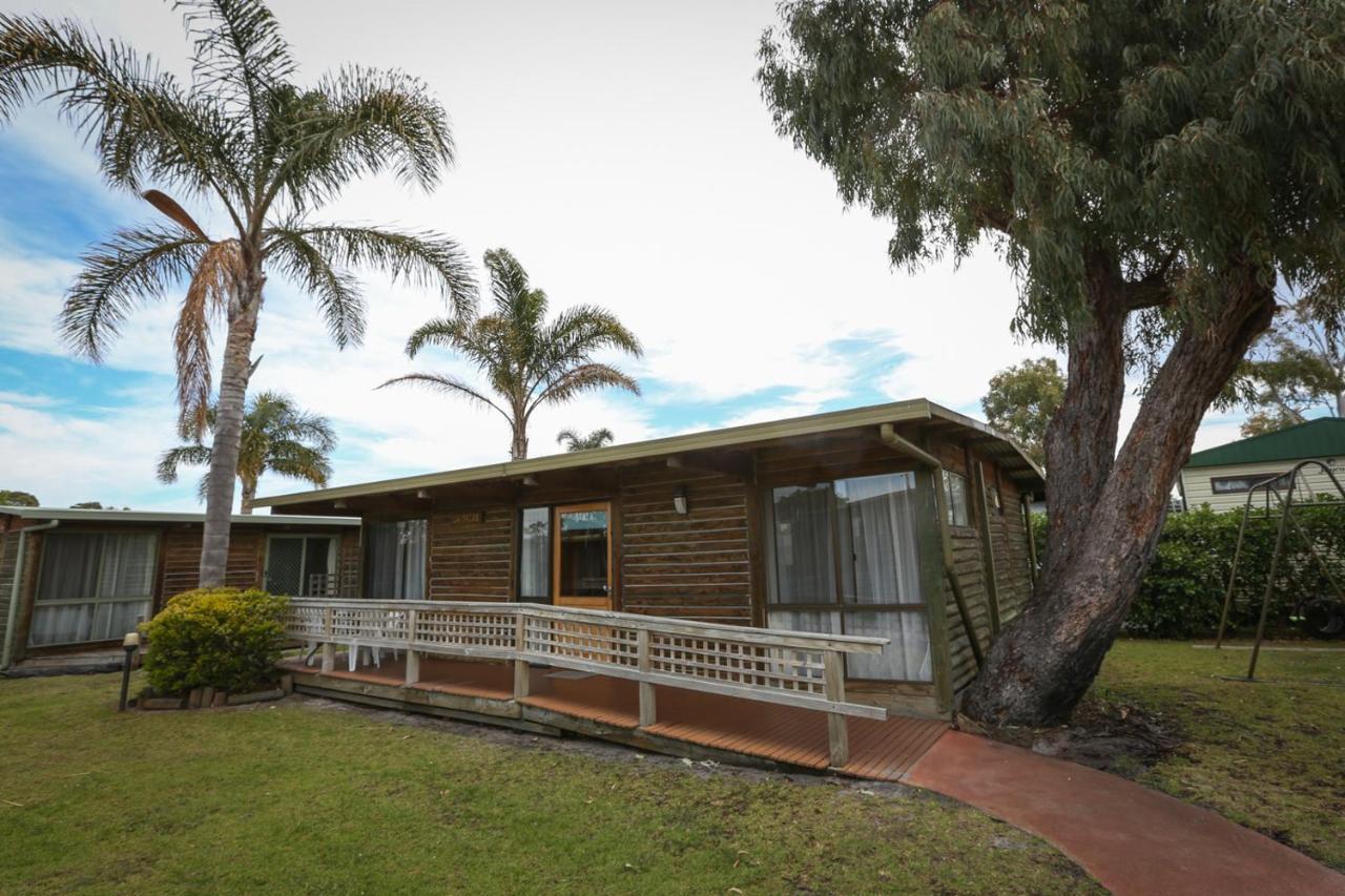 Lazy Acre Log Cabins Lakes Entrance Dış mekan fotoğraf